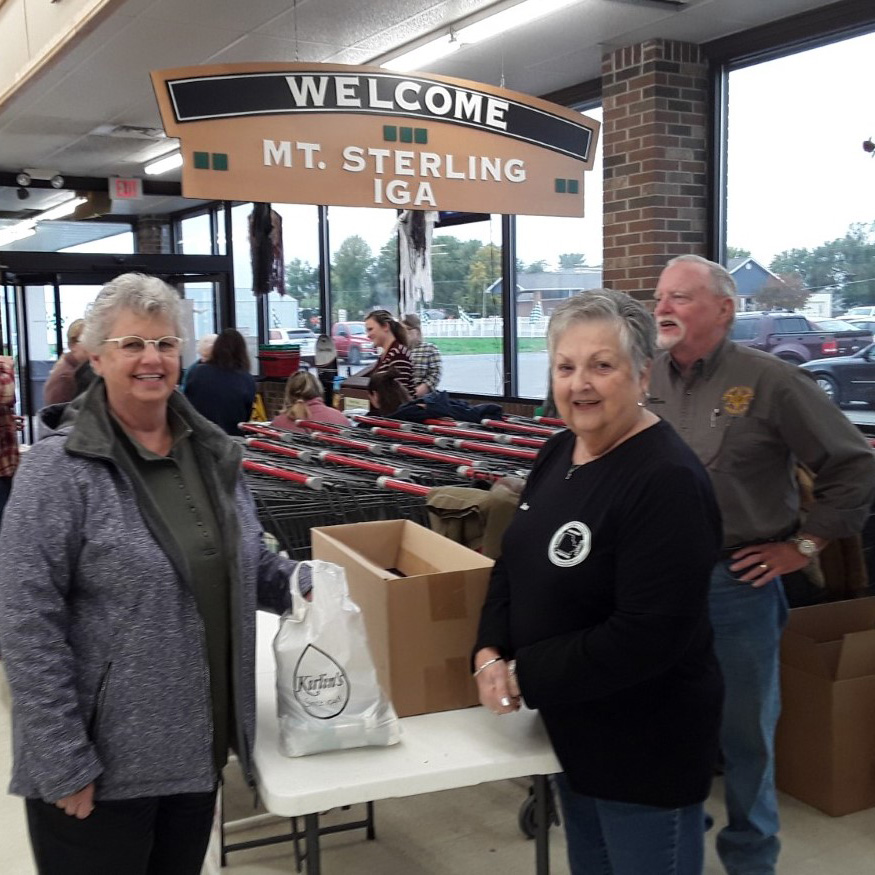 3 people posing at the Mt. Sterling IGA