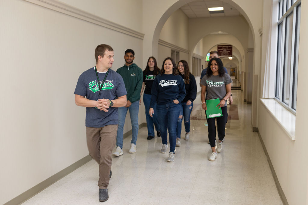 JWCCSpring2022-16 Admissions Representative leads JWCC Students Down The Hall